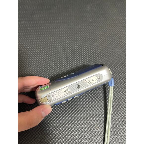 Nikon Coolpix 2500 2.0MP Digital Camera / Digicam / Retro Digital camera - Picture 2 of 7